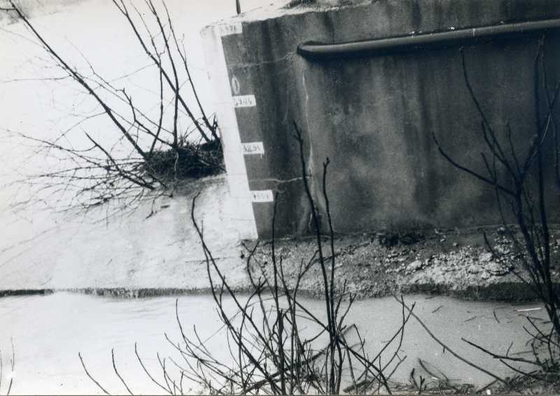 Fiume Isonzo in piena, Gorizia. Dettaglio sull'idrometro della S.A.F.O.G.